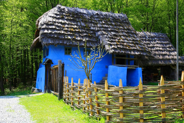 Kaunis keskiaikainen talo Transilvanian alueella Romaniassa - Valokuva, kuva