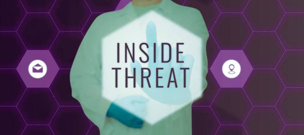 Tekst pisma Inside Threat, Concept znaczenie informacji, że tylko osoba wewnętrzna będzie miała prawdziwe informacje - Zdjęcie, obraz