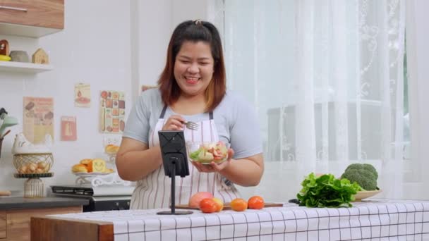 Asian Pregnant Influencer blogger make vlog how cooking healthy meals, healthy food, cooking in kitchen, and recording video with smartphone. Concept of healthy eating and social media influencing - Footage, Video