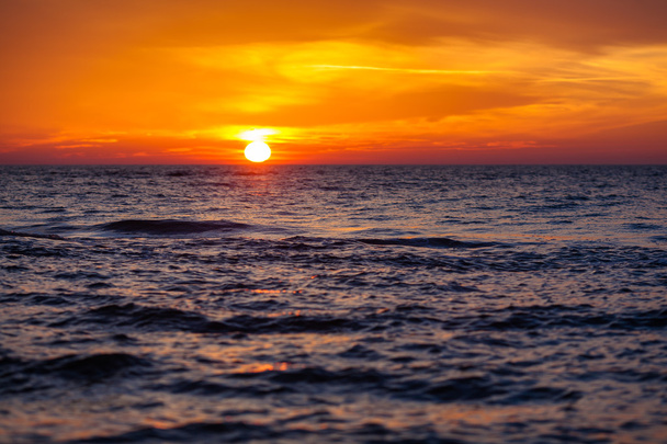 Coucher de soleil et mer
 - Photo, image