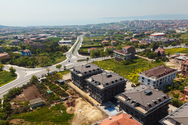 Beylikduzu bölgesinde yeni binalar, İstanbul. Beylikduzu bölgesinde yeni evler, hindi. İstanbul 'da yabancı ve Türk vatandaşlar için yeni binalar inşa ediliyor - Fotoğraf, Görsel