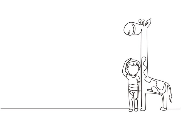 Una sola línea continua dibujando niño pequeño midiendo su altura con la tabla de altura de la jirafa en la pared. El niño mide el crecimiento. Altura del niño. Una línea dinámica dibujar ilustración vectorial diseño gráfico - Vector, imagen