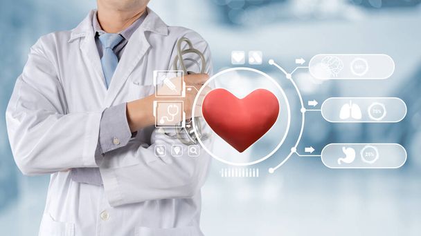 Medizinische Konzepte und Gesundheitsversorgung, medizintechnisches Netzwerkkonzept, Arzt mit Stethoskop und Herzsymbol im Hintergrund. - Foto, Bild