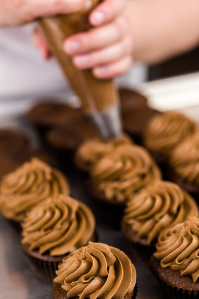 Schokoladen-Cupcakes backen - Foto, Bild