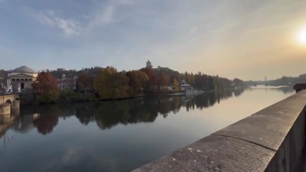 日没時に川ポーのトリノパノラマ。高品質4k映像 - 映像、動画