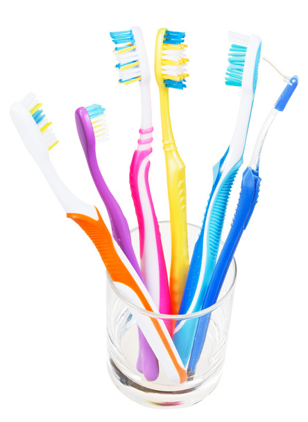 cepillos de dientes y cepillo interdental en vidrio transparente
 - Foto, imagen