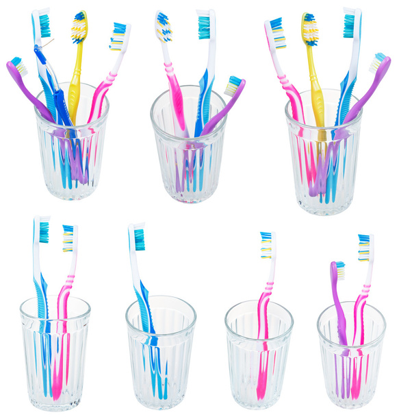 изолированная коллекция зубных щеток в стаканах
 - Фото, изображение