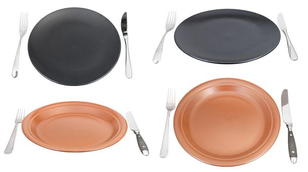 ensemble de assiettes vides avec fourchettes et couteaux
 - Photo, image