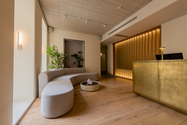 luxury reception desk near modern sofa and coffee table in hotel lobby  - Foto, Imagem