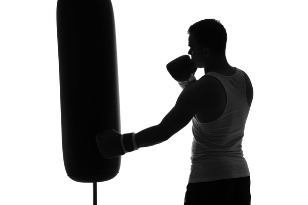 Silhouette férfi bokszoló táska fehér háttér - Fotó, kép