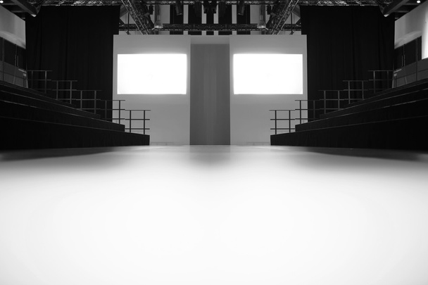 Divatbemutató színpadon - Fotó, kép