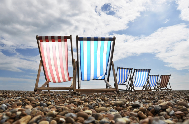 ligstoelen op brighton beach - Foto, afbeelding