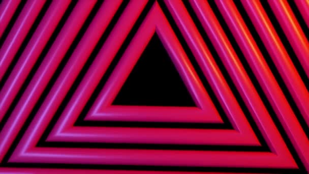 Rotazione liscia dello sfondo di forme triangolari su uno sfondo nero isolato. Colore rosso. Animazione 3D di un loop senza soluzione di continuità - Filmati, video