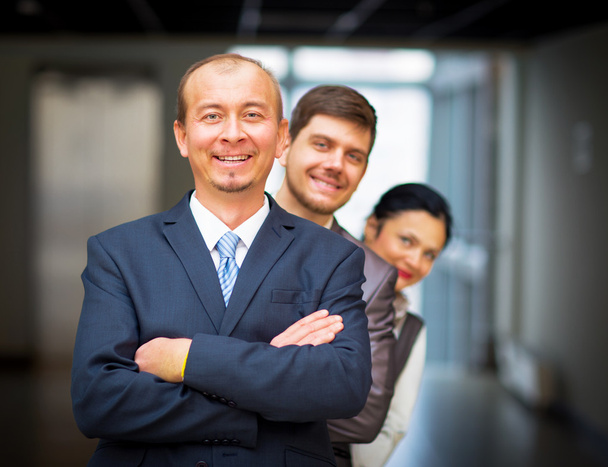 Smiling employees standing around their manager - Foto, imagen