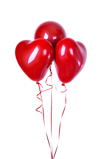 αερόστατα ηλίου αέρα για την Ημέρα του Αγίου Βαλεντίνου σε λευκό φόντο - Φωτογραφία, εικόνα