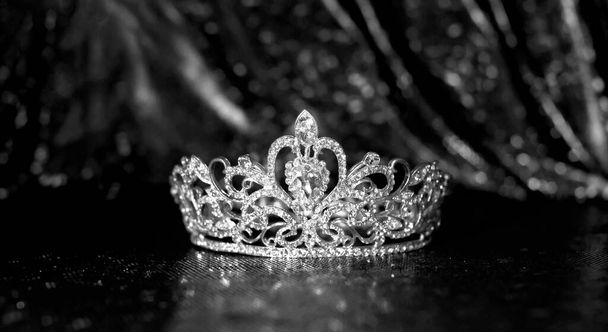 Vintage reine princesse royale d'or couronne. Accessoires. Noir et blanc - Photo, image