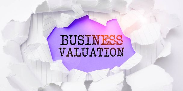 Inspiratie met uithangbord Business Valuation, Business showcase die de economische waarde van een hele onderneming bepaalt - Foto, afbeelding