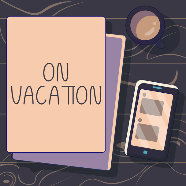 Texto que muestra inspiración En vacaciones, Período de visión general de negocios pasado fuera del hogar o negocio en viajes o recreación - Foto, Imagen