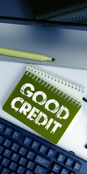 Szöveges felirat bemutató jó hitel, Word írt hitelfelvevő viszonylag magas hitel pontszám és biztonságos hitelkockázat - Fotó, kép