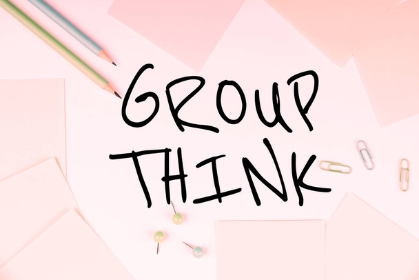 Podpis koncepcyjny Grupa Think, Pomysł na biznes zebrać formalnie lub nieformalnie, aby podnieść pomysły - Zdjęcie, obraz