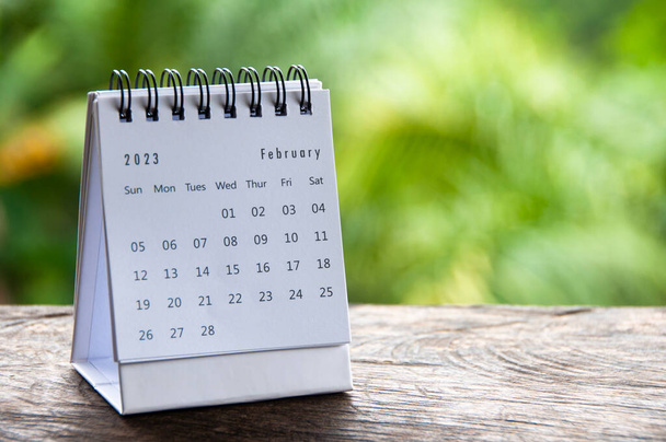 Luty 2023 Kalendarz tabeli z możliwością dostosowania miejsca na tekst lub pomysły. Koncepcja kalendarza i przestrzeń do kopiowania.  - Zdjęcie, obraz