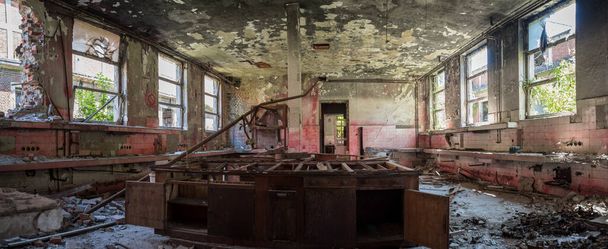 Detalles de una antigua fábrica abandonada
 - Foto, imagen