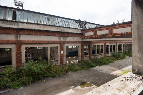 Детали старой заброшенной фабрики
 - Фото, изображение