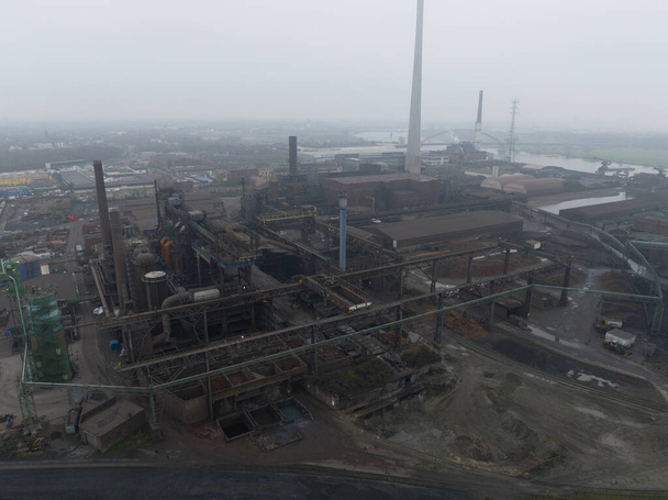 Ruhrin alue, raskas teollisuusalue lähellä Düsseldorfia. Kivihiilikaivokset, masuunit, terästehtaat, Saksan tuotantotekniikka ja teräksentuotanto. - Valokuva, kuva