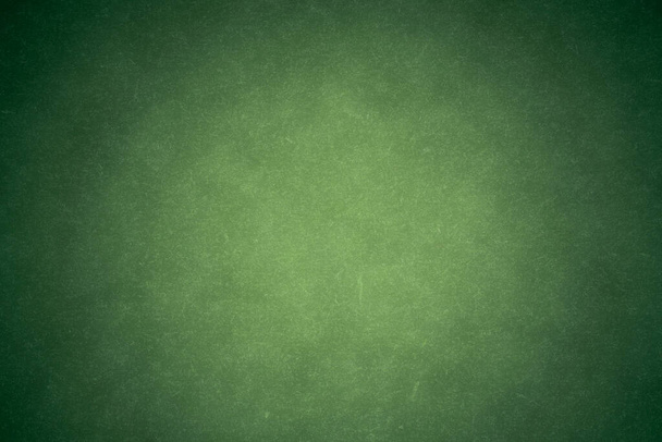 зеленая доска с мелом на доске - Фото, изображение