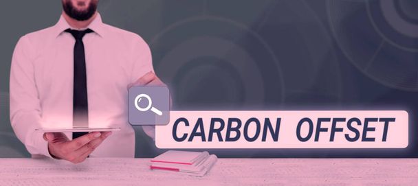 Légende conceptuelle Compensation carbone, photo conceptuelle Réduction des émissions de dioxyde de carbone ou d'autres gaz - Photo, image