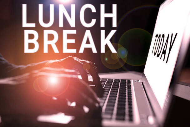 Inspiratie toont teken Lunch Break, Internet Concept tijd wanneer een persoon stopt met werken of studeren om te lunchen - Foto, afbeelding