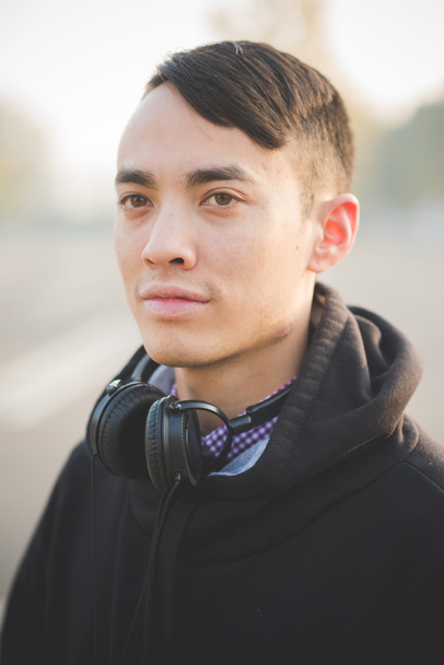 Jeune asiatique homme dans casque
 - Photo, image