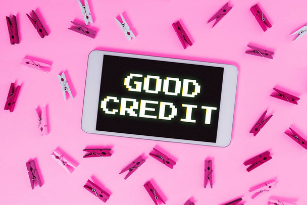 Signo que muestra buen crédito, palabra escrita en prestatario tiene una cuenta de crédito relativamente alta y riesgo de crédito seguro - Foto, imagen