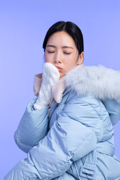 beautiful young Korean Asian woman portrait studio photo in winter skin beauty and cosmetics concept__cold - Φωτογραφία, εικόνα