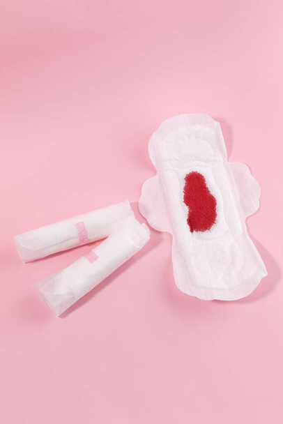 woman menstrual products, used sanitary pad - Foto, afbeelding