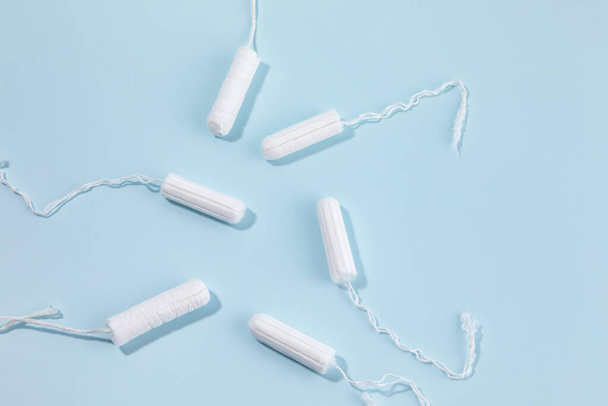 woman menstrual products, tampons - Foto, Bild
