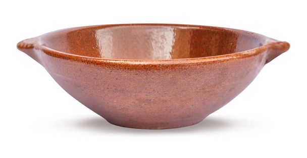 tazón de cerámica vacío marrón aislado sobre fondo blanco con camino de recorte - Foto, Imagen