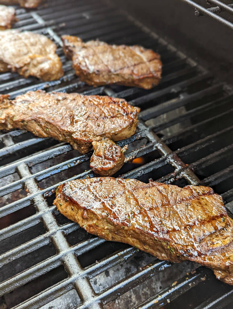 grilled steak medium rare for family dinner - Foto, Imagem