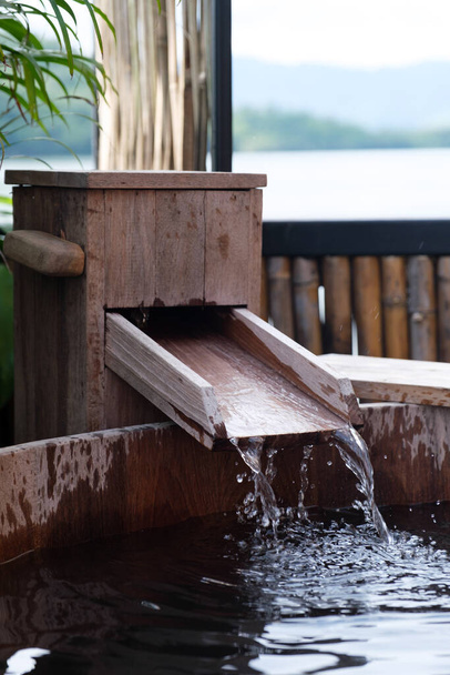 日本の露天風呂（水の流れに注目）) - 写真・画像