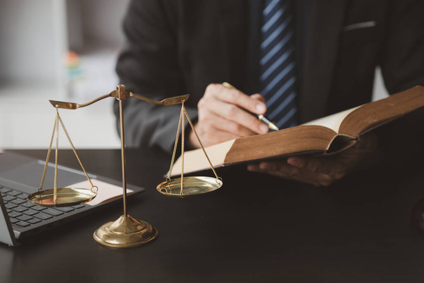 Lawyers read legal books defend their clients' cases, the lawyer concept assumes that the defendant defends the client in order to win the case or gain the greatest benefit in accordance with the law. - Photo, image