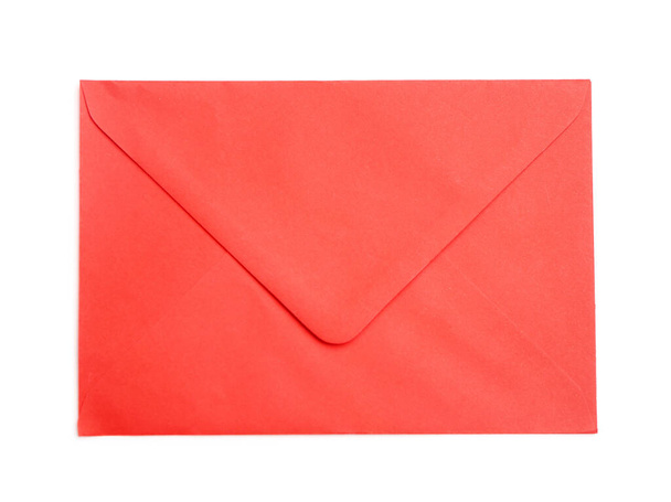 красный конверт на белом фоне - Фото, изображение