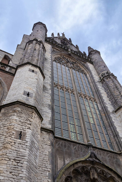 Arquitectura gótica medieval de la iglesia de San Pancras en Leiden, Países Bajos - Foto, imagen
