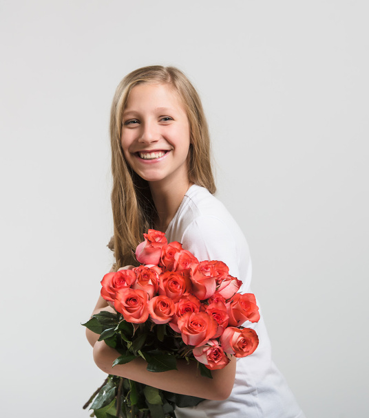 Smiling attractive girl with roses bouquet - Photo, Image
