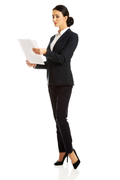 Businesswoman with paper notes - Foto, Imagen