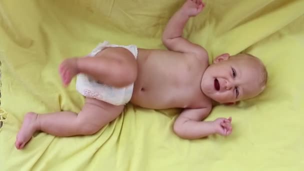 Aranyos kis baba lány - Felvétel, videó