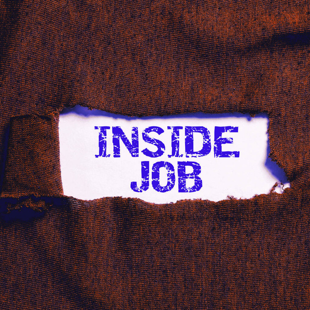 Exhibición conceptual Inside Job, Concepto significado hecho con la ayuda de alguien en una posición dentro de una organización o grupo - Foto, imagen