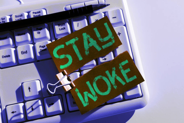 Wyświetlacz koncepcyjny Stay Woke, Pomysł na biznes jest świadomy otoczenia i rzeczy się dzieje Bądź na bieżąco - Zdjęcie, obraz
