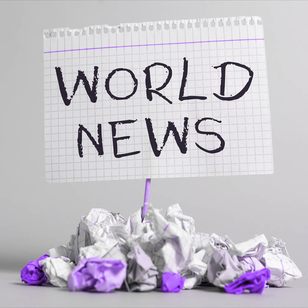 Escribir mostrando texto World News, Business approach global notable información sobre eventos recientes o importantes - Foto, Imagen