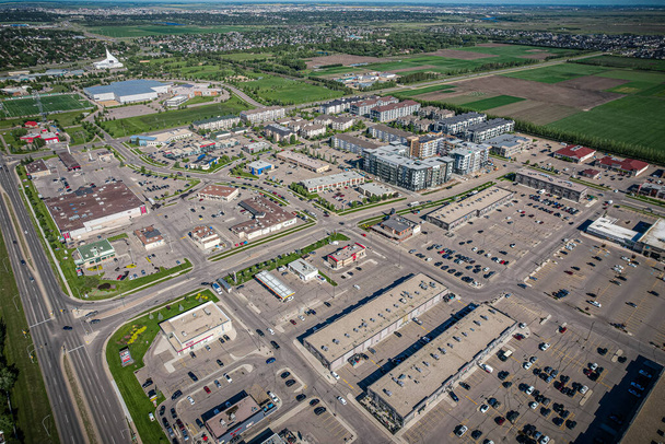 Willowgrove είναι μια κυρίως κατοικημένη γειτονιά που βρίσκεται στην ανατολική πλευρά του Saskatoon, Saskatchewan, Καναδάς. Αποτελείται από ένα μείγμα μονοκατοικιών και λιγότερων πολυκατοικιών. - Φωτογραφία, εικόνα