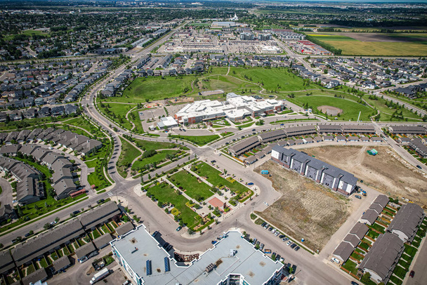 Willowgrove est un quartier principalement résidentiel situé dans l'est de Saskatoon, en Saskatchewan, au Canada. Il se compose d'un mélange de maisons individuelles et moins de maisons à logements multiples - Photo, image